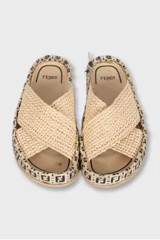 Beige raffia flip-flops
