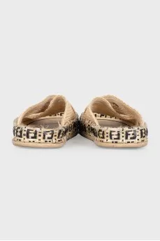 Beige raffia flip-flops