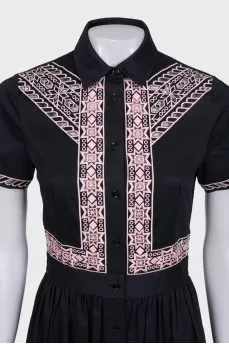 Black fitted dress with embroidery