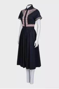 Black fitted dress with embroidery