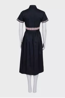 Black fitted dress with embroidery