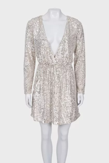 Dress with a cutout decorated with sequins