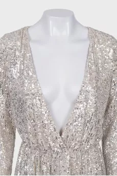 Dress with a cutout decorated with sequins