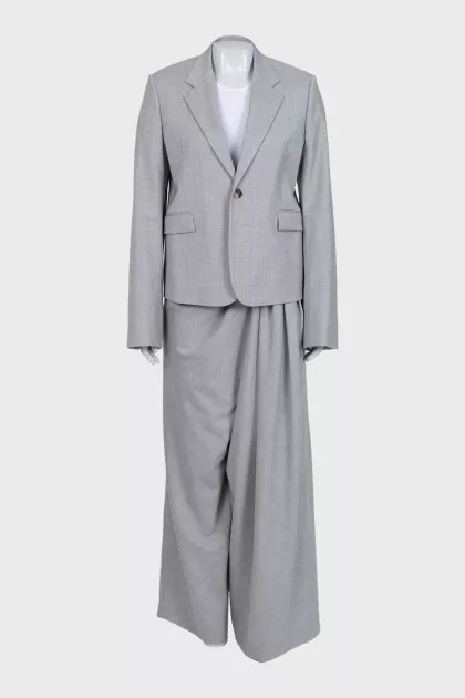 Gray suit with voluminous wool trousers