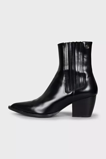 Leather ankle boots with stacked heels