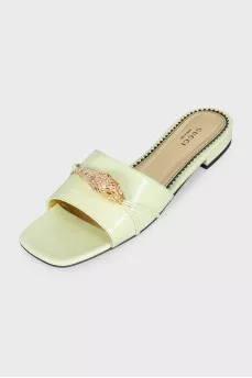 Leather flip-flops with signature decor