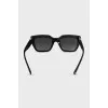 Sunglasses with gold inserts on the temples
