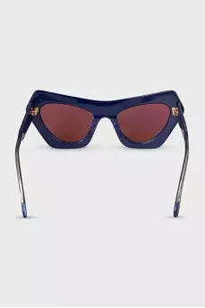 Sunglasses with blue shaped frames