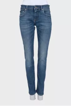 Синие skinny джинсы с лого на кармане