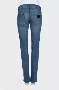 Синие skinny джинсы с лого на кармане