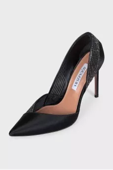 High-heeled shoes decorated with crystals