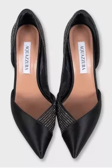 High-heeled shoes decorated with crystals
