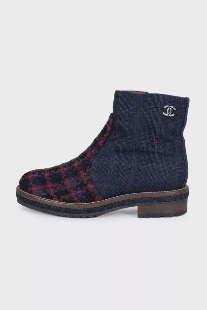 Textile boots with a zipper and logo
