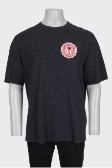 Men's gray t-shirt with branded patch