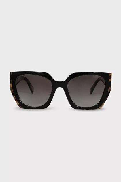 Sunglasses with speckled print frames