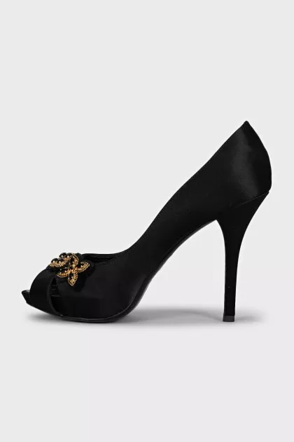 Fabric high heels decorated with crystals