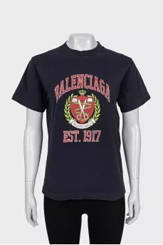 Blue straight-cut T-shirt with a print