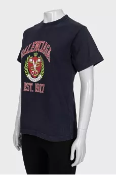 Blue straight-cut T-shirt with a print