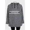 Ветровка кроя oversize в фирменный принт