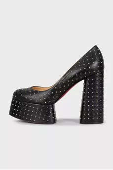 Leather shoes with gold-colored heels