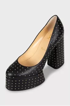Leather shoes with gold-colored heels