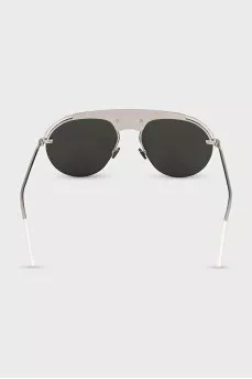 Aviator sunglasses with mirrored lens