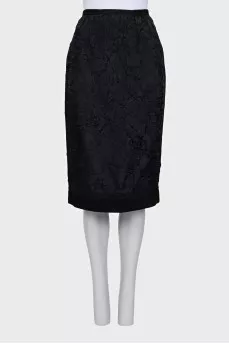 Black fitted skirt with a zipper
