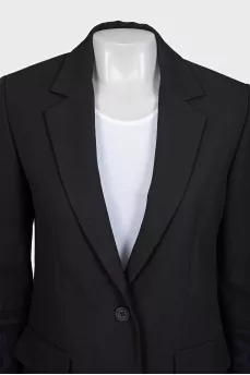 Fitted jacket with a button