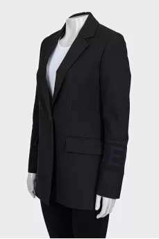 Fitted jacket with a button