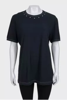 Black straight-cut T-shirt
