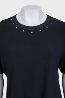 Black straight-cut T-shirt