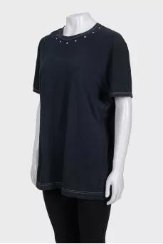 Black straight-cut T-shirt