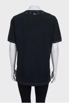 Black straight-cut T-shirt