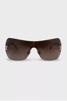 Sunglasses with leather temples and logo