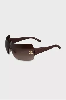 Sunglasses with leather temples and logo
