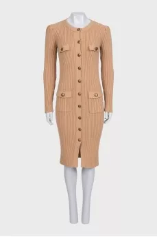 Fitted dress with buttons