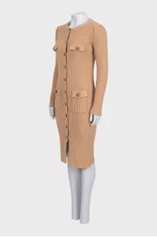 Fitted dress with buttons