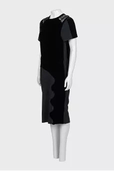 Black dress with perforated shoulders