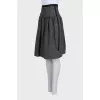 Full wool skirt with a zipper