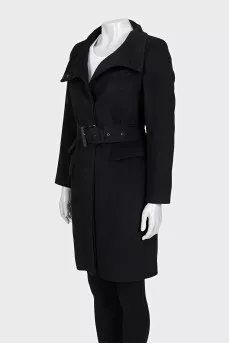 Fitted cashmere coat with belt