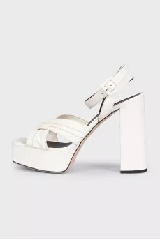 White leather Sinuosa sandals