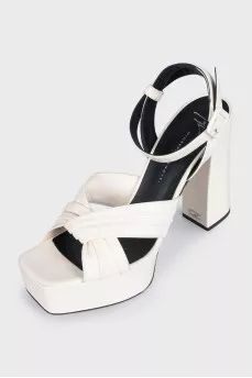 White leather Sinuosa sandals