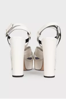 White leather Sinuosa sandals