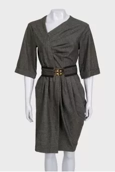 Fitted dress with a gold buckle