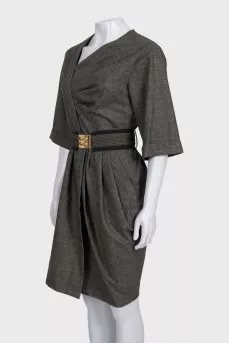 Fitted dress with a gold buckle