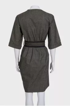 Fitted dress with a gold buckle