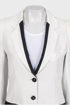 White straight-cut coat with pockets