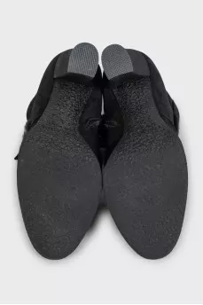 Suede ankle boots with heels decorated with fur