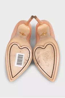Beige shoes with silicone inserts