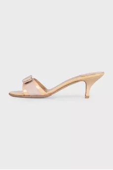 Mules with heels decorated with a bow